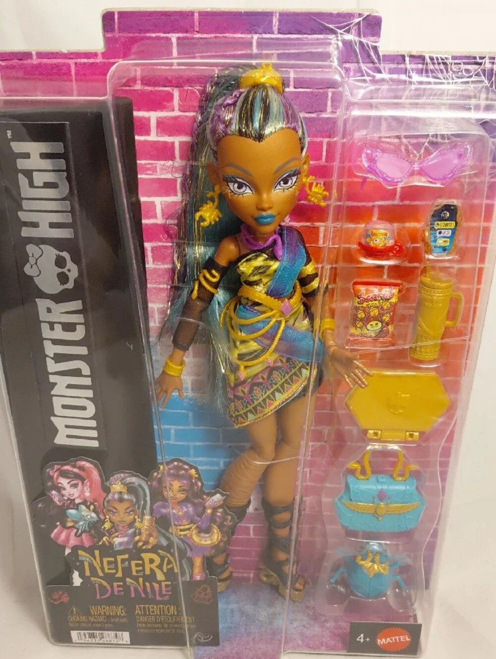 Monster High Nefera De Nile Doll with Pet Scarab Lavish and 7 Accessories
